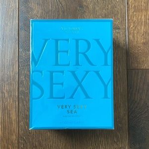 NEW in package Victoria’s Secret Very Sexy Sea eau de parfum gift set, 3.4oz